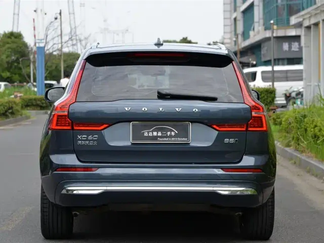 Volvo XC60 — Фото автомобиля 3