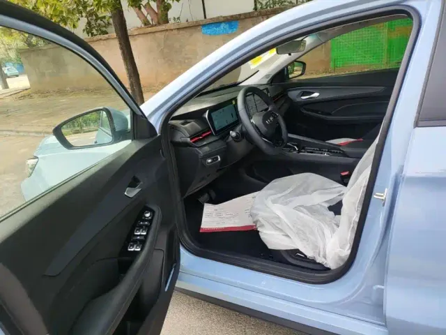 Geely Binrui — Фото автомобиля 11