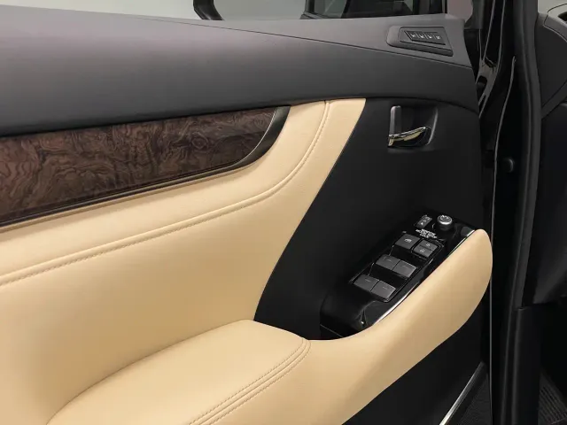 Toyota Alphard — Фото автомобиля 11