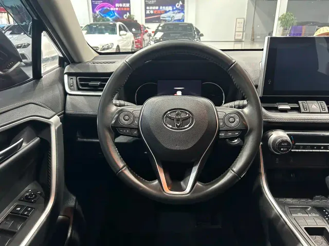 Toyota RAV4 — Фото автомобиля 13