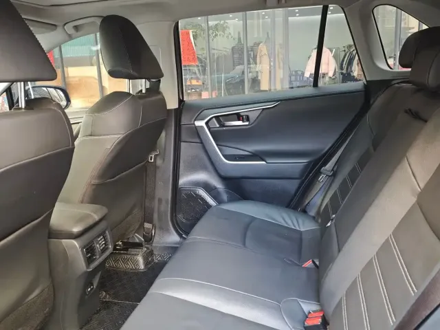 Toyota RAV4 — Фото автомобиля 5