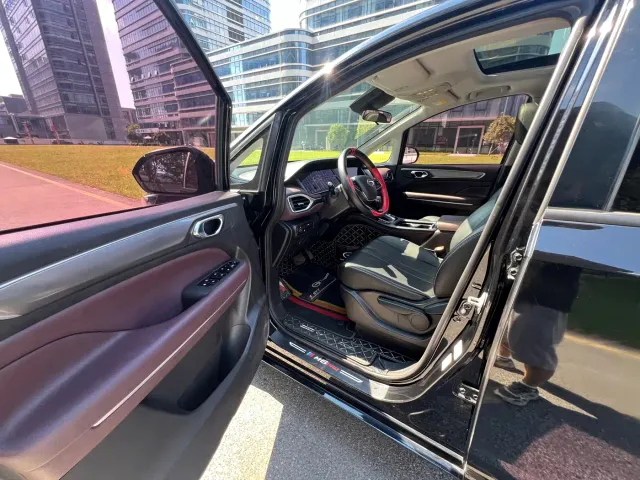 GAC Trumpchi M6 — Фото автомобиля 10