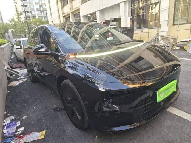 Li Auto i6 — Фото автомобиля 3