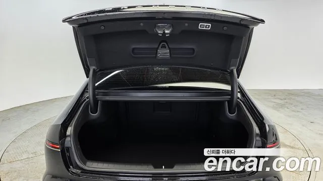 Hyundai Grandeur Grandeur (GN7) 2.5 Бензин 2WD — Фото автомобиля 14
