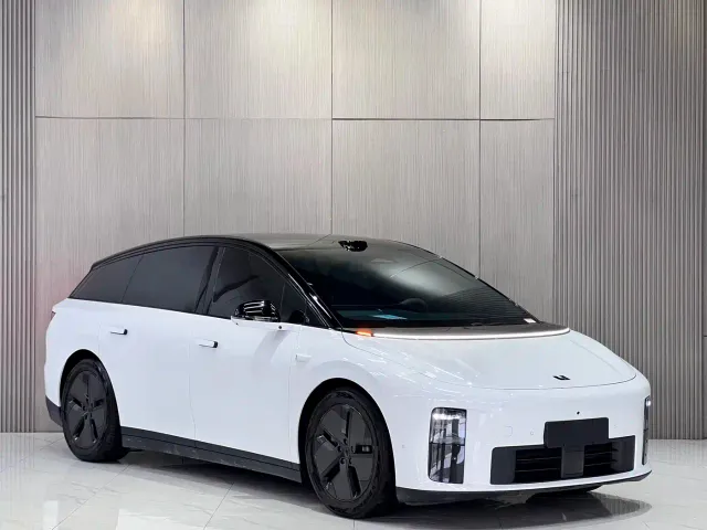 Li Auto i6 — Фото автомобиля 3