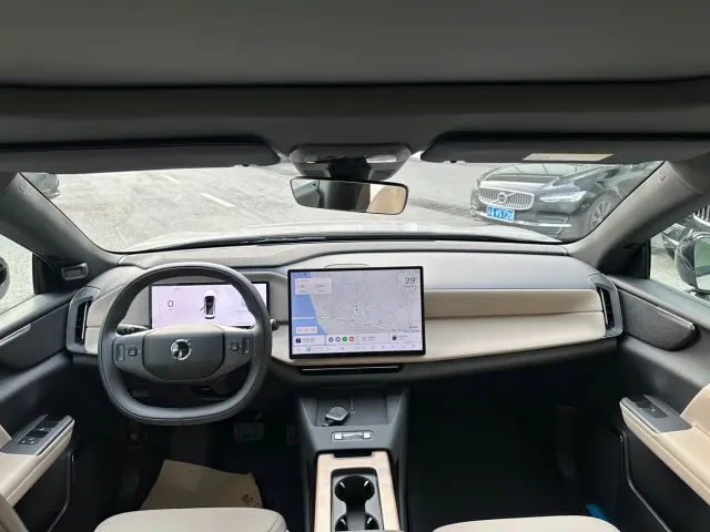 Volvo XC70 Plug-in Hybrid — Фото автомобиля 10