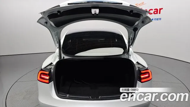Tesla Model 3 — Фото автомобиля 29