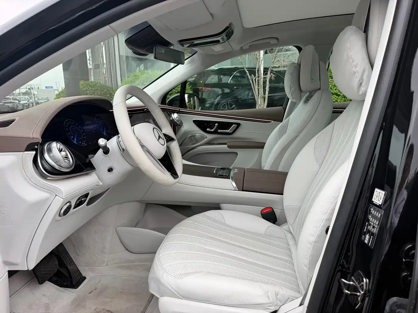 Mercedes-Benz Mercedes-Benz EQS SUV 2025 Model 500 4MATIC — Фото автомобиля 10