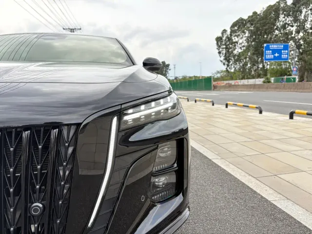 Hongqi H5 — Фото автомобиля 5