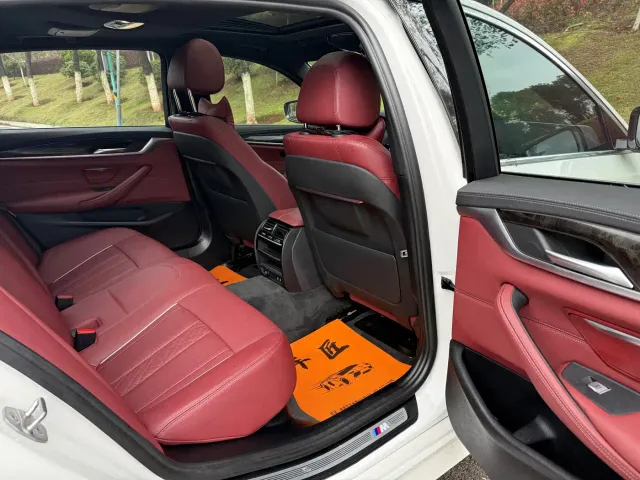BMW 5 Series — Фото автомобиля 9