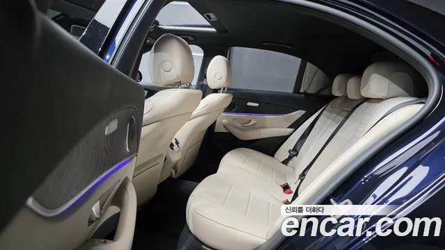 Mercedes-Benz E-Class — Фото автомобиля 11