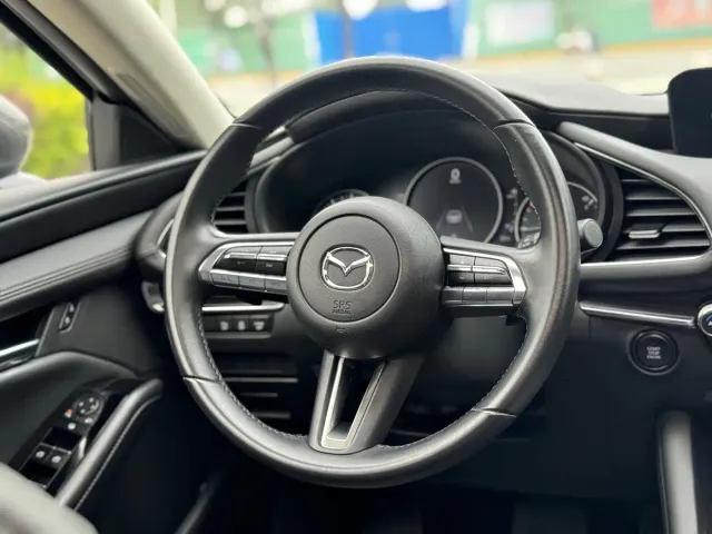 Mazda Axela — Фото автомобиля 13