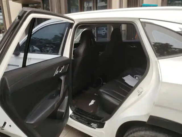 Roewe RX5 — Фото автомобиля 11