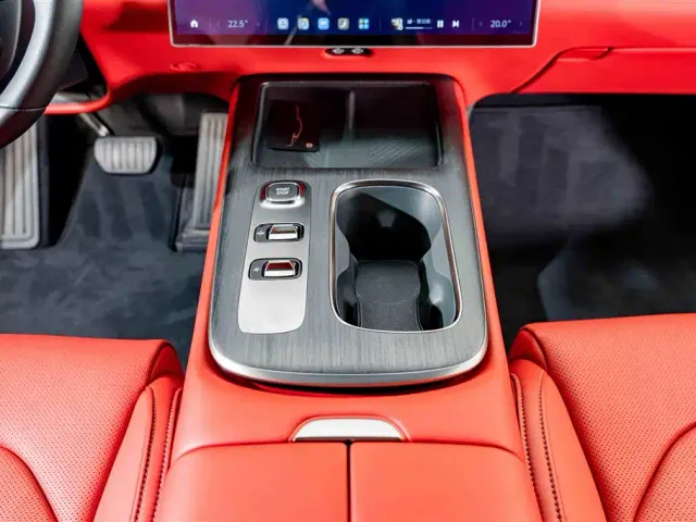 Xiaomi SU7 — Фото автомобиля 13