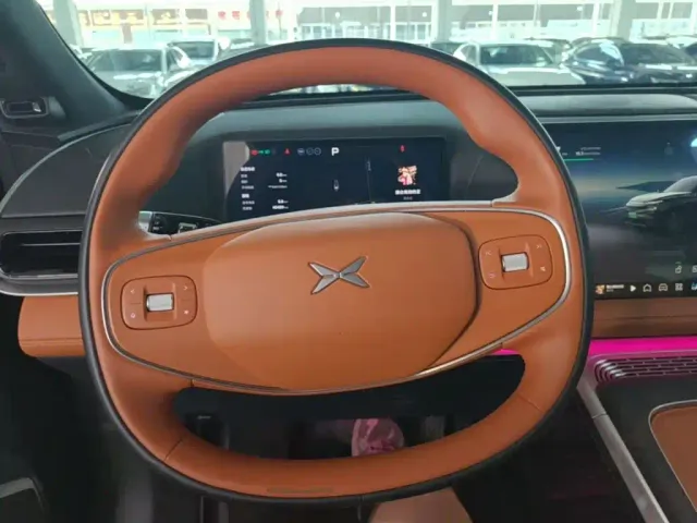 Xpeng G9 — Фото автомобиля 10
