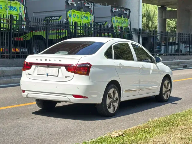 Dongfeng Fengshen E70 — Фото автомобиля 6