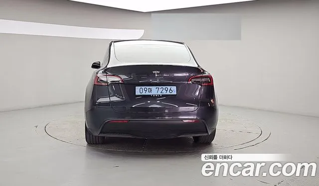 Tesla Model Y — Фото автомобиля 5