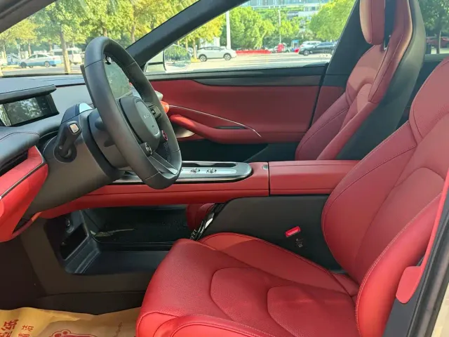 Xiaomi SU7 — Фото автомобиля 8