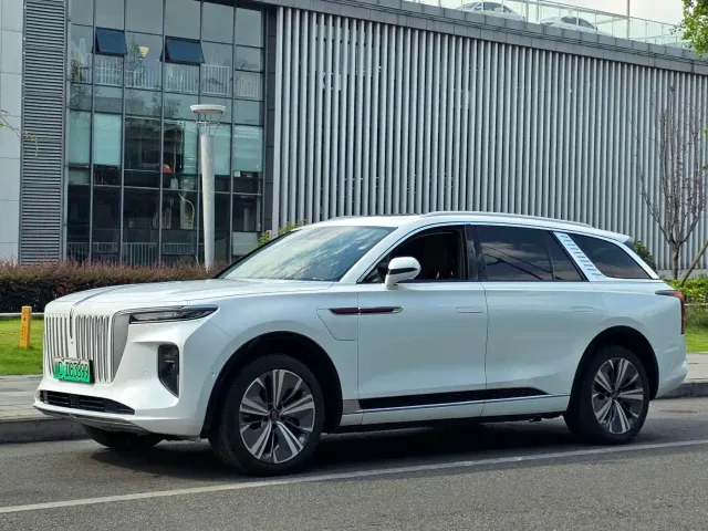 Фотография автомобиля — Hongqi E-HS9