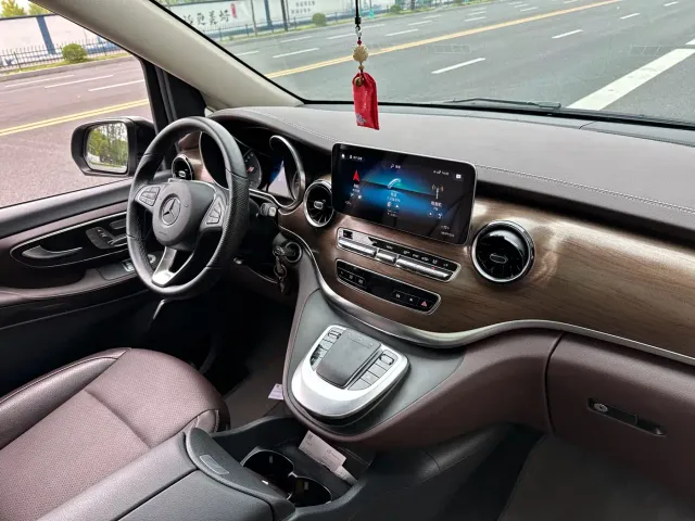 Mercedes-Benz V-Class — Фото автомобиля 12