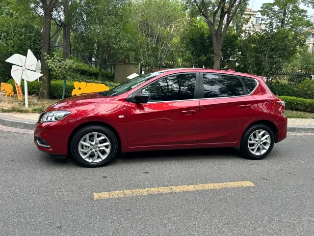 Nissan Tiida — Фото автомобиля 6
