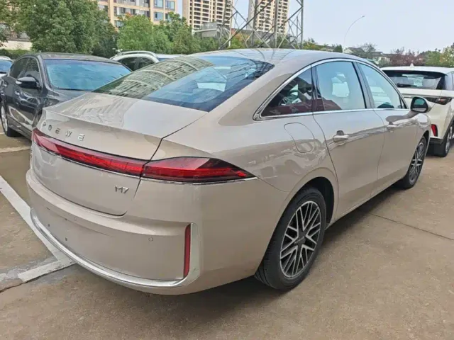 Roewe M7 DMH — Фото автомобиля 6