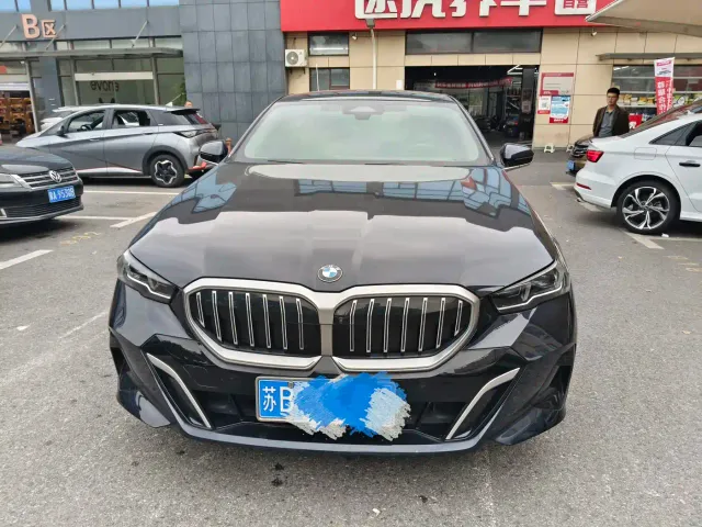 BMW 5 Series — Фото автомобиля 2