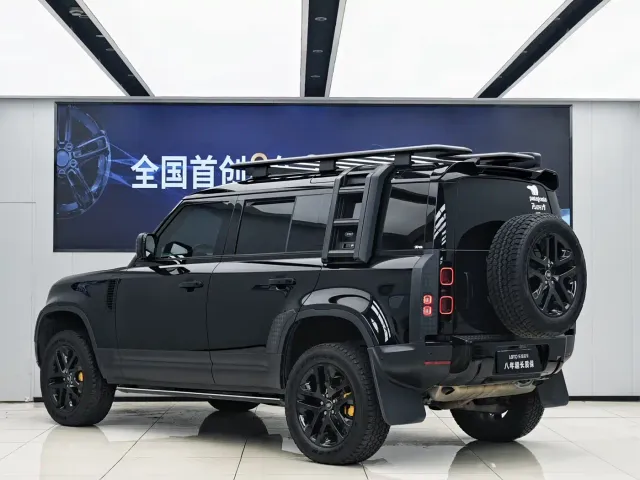 Land Rover Defender — Фото автомобиля 4