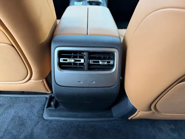 iCAR V27 — Фото автомобиля 16
