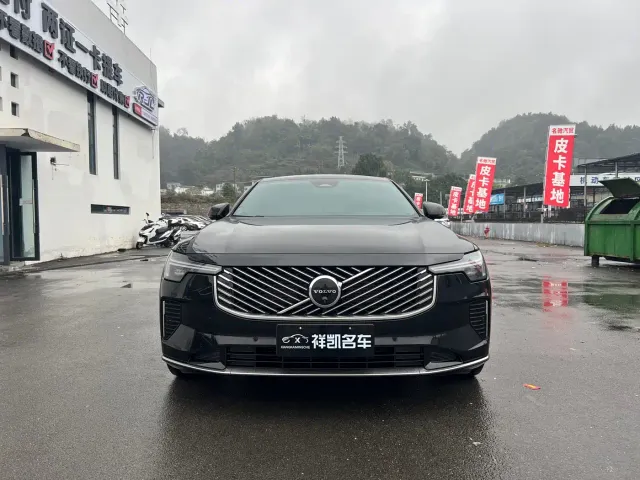 Volvo S90 — Фото автомобиля 2
