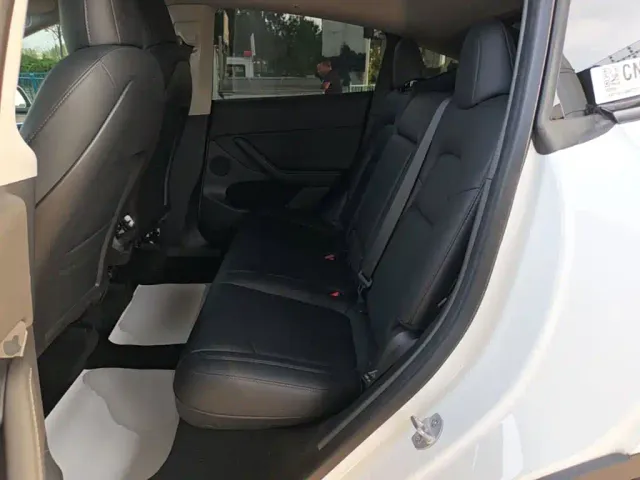 Tesla Model Y — Фото автомобиля 16