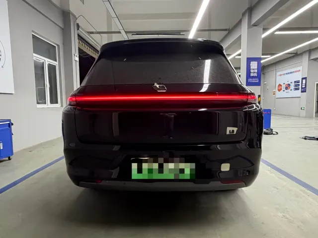 Li Auto L8 — Фото автомобиля 3