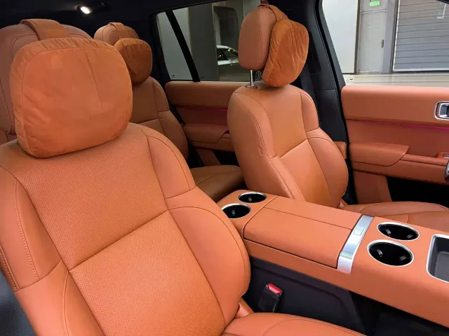 Li Auto L8 — Фото автомобиля 4