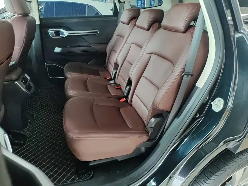 Geely Haoyue 2022 1.8TD Automatic Premium 7-Seater — Фото автомобиля 16