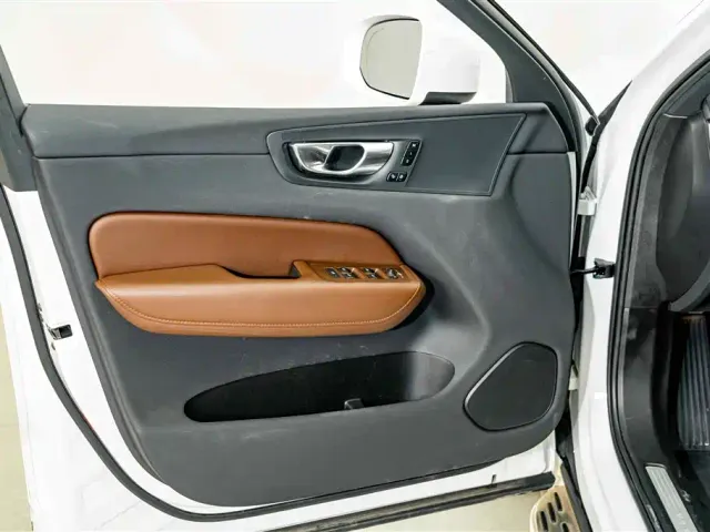 Volvo XC60 — Фото автомобиля 16