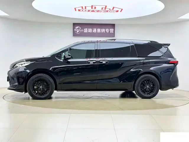 Toyota Sienna — Фото автомобиля 10