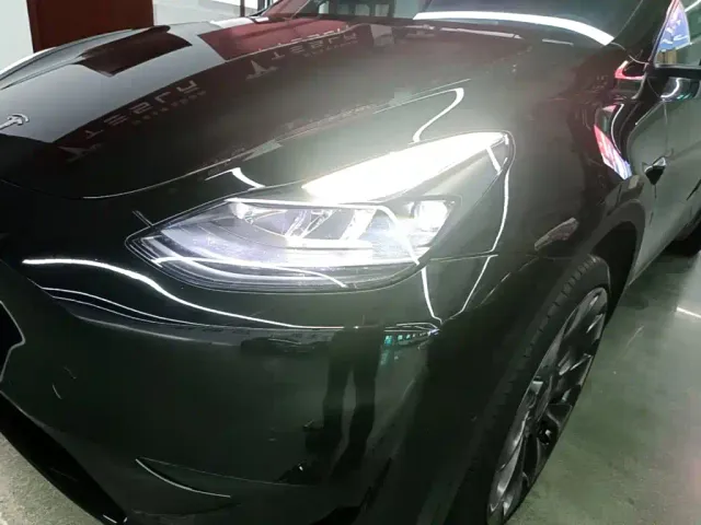 Tesla Model Y — Фото автомобиля 23