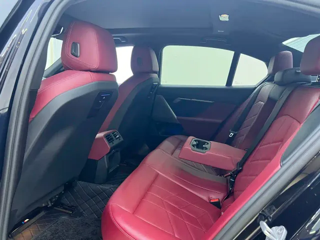 BMW 5 Series — Фото автомобиля 14