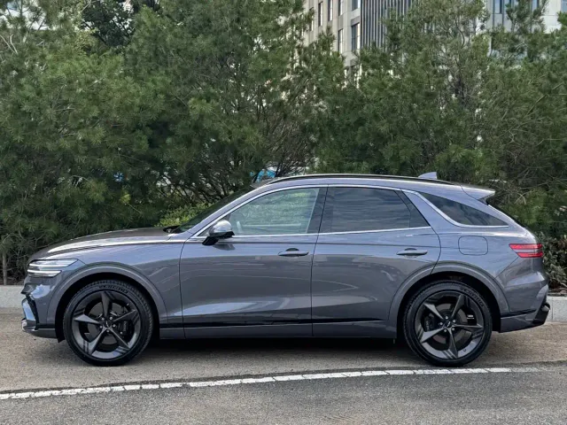 Genesis GV70 — Фото автомобиля 4