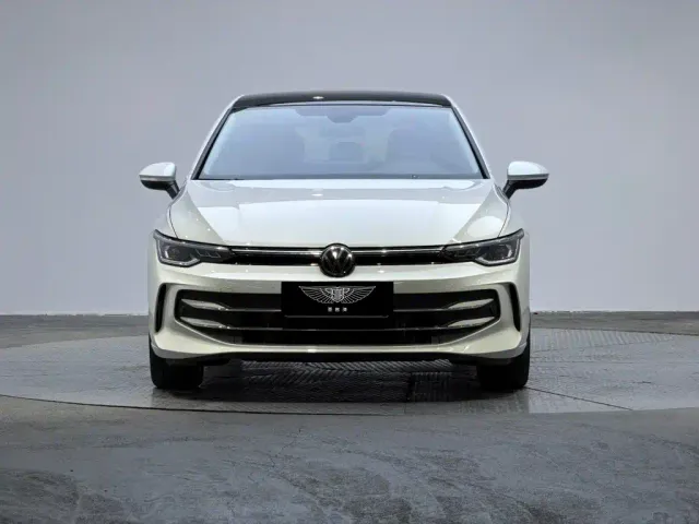 Volkswagen Golf — Фото автомобиля 2