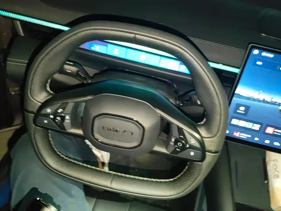 Lynk & Co Lynk & Co 10 EM-P 2025 Facelift 240 AWD Ultra — Фото автомобиля 15