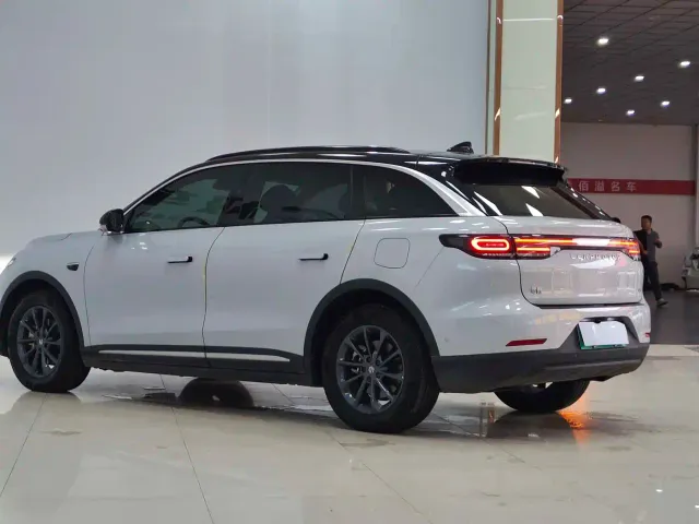 Leapmotor C11 — Фото автомобиля 20