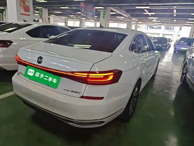 Volkswagen Passat — Фото автомобиля 6