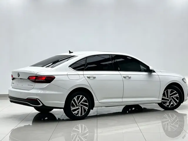 Volkswagen Lavida — Фото автомобиля 4
