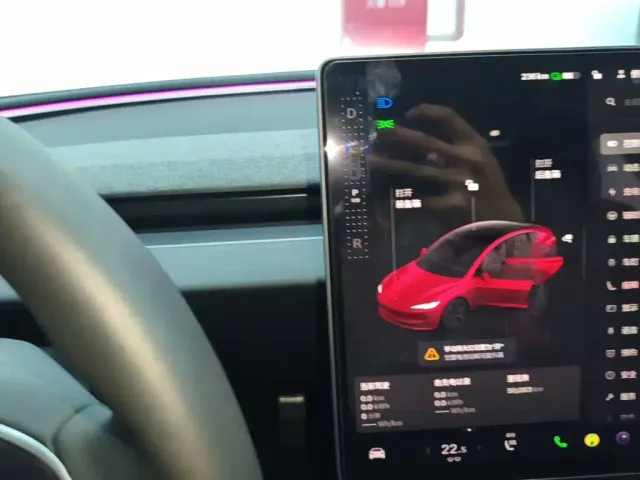 Tesla Model 3 — Фото автомобиля 13