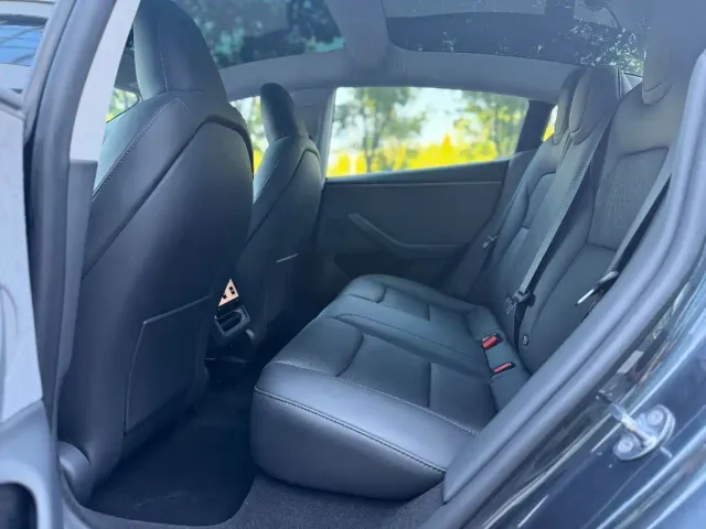 Tesla Model 3 — Фото автомобиля 11