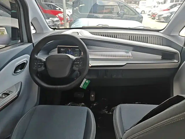 Wuling NanoEV — Фото автомобиля 9