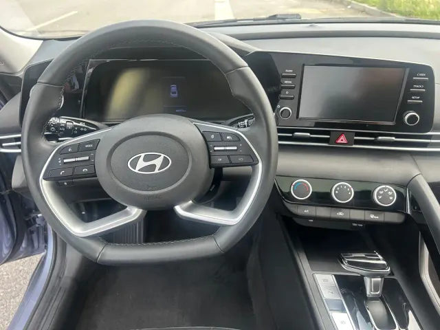 Hyundai Elantra — Фото автомобиля 14