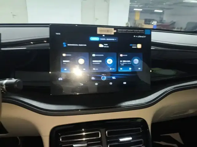 BYD Qin PLUS 2024 Glory Edition DM-i 55KM Leading — Фото автомобиля 12