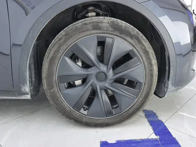 Tesla Model Y — Фото автомобиля 6